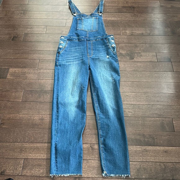 Love Tree Overalls Distressed Denim NWOT Medium - Picture 2 of 14